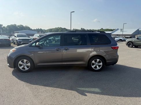 Used 2016 Toyota Sienna LE FWD image 9