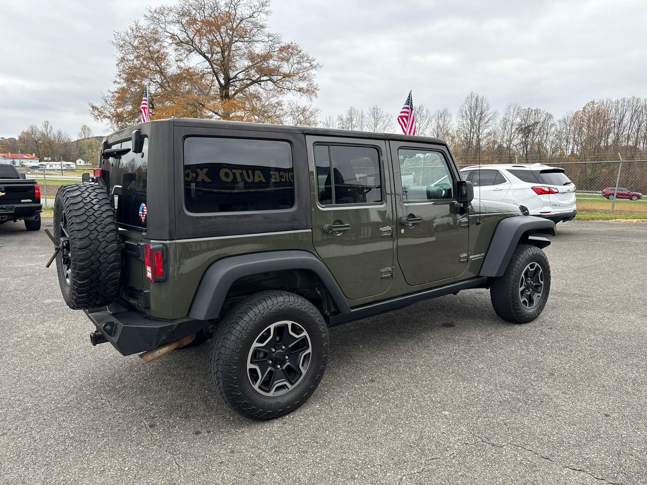 Used 2015 Jeep Wrangler Unlimited Rubicon w/ Connectivity Group AWD/4WD image 17