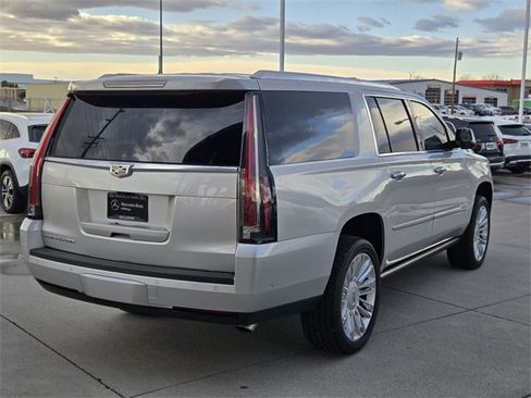 Used 2018 Cadillac Escalade ESV Platinum image 48