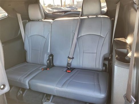 Used 2024 Buick Enclave Premium image 12