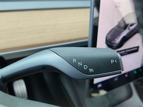 Used 2025 Tesla Model Y Performance image 42