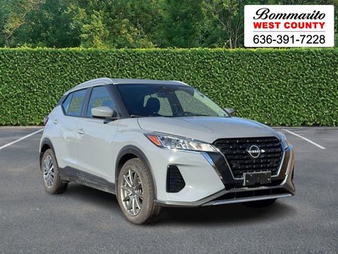 Used 2023 Nissan Kicks SV image 1