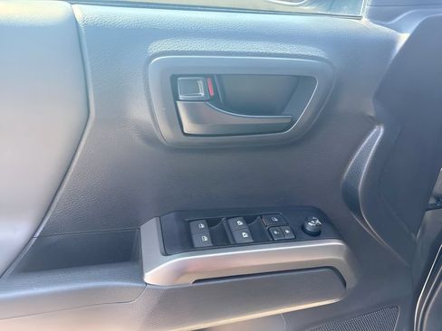 Used 2023 Toyota Tacoma SR5 w/ Technology Package AWD/4WD image 16