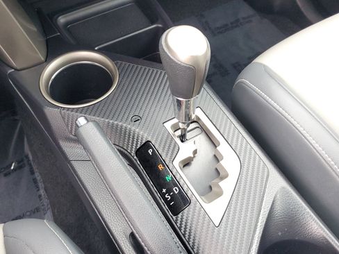 Used 2015 Toyota RAV4 Limited image 33