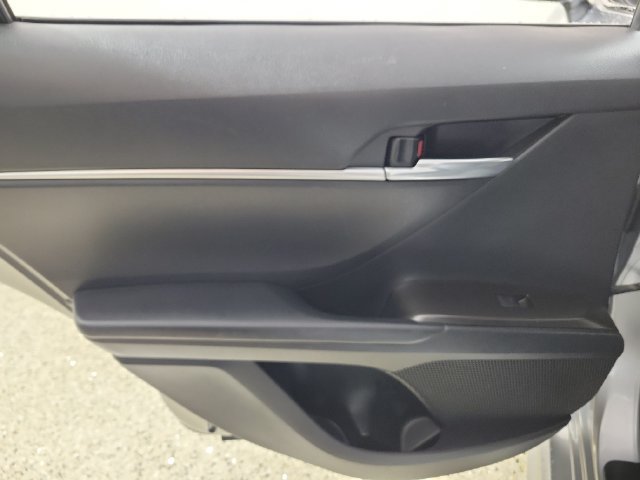 Used 2023 Toyota Camry SE FWD image 14