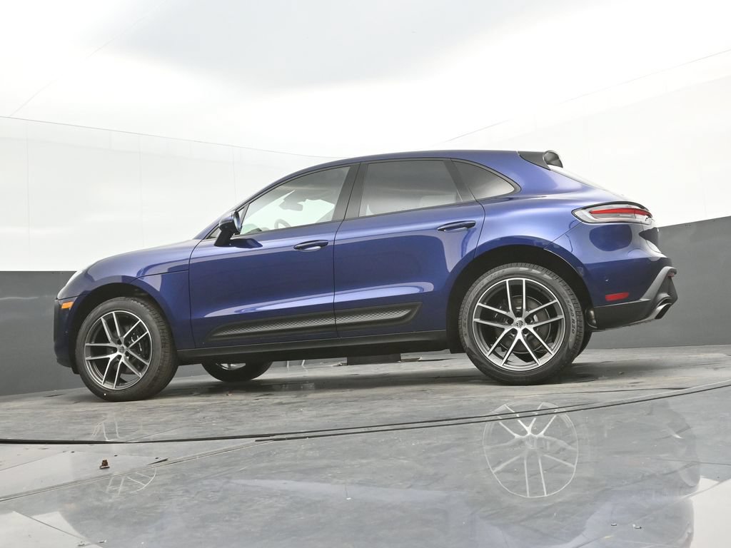 Certified 2026 Porsche Macan AWD/4WD image 35