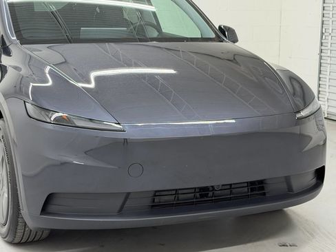 Used 2026 Tesla Model Y 2WD image 41