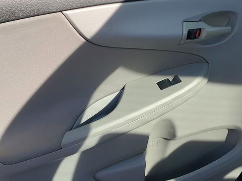 Used 2013 Toyota Corolla L image 36