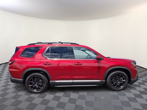 Used 2025 Honda Pilot Touring image 8