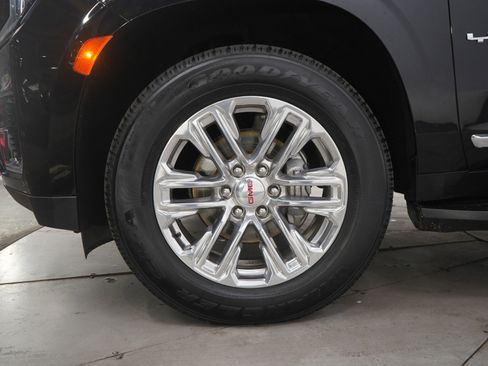 Used 2023 GMC Yukon XL SLT image 27