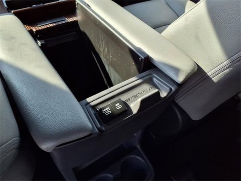 Used 2024 Toyota Sienna XLE image 10