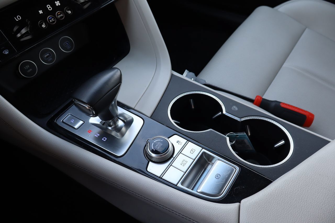 Used 2025 Genesis G70 2.5T RWD image 24