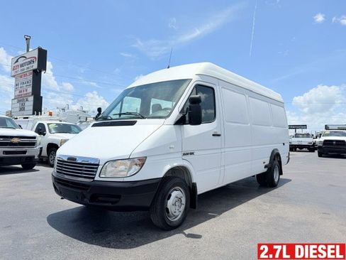 Used 2005 Freightliner Sprinter 3500 RWD image 1