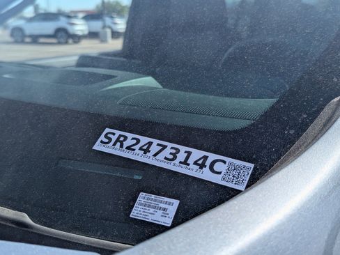 Certified 2025 Chevrolet Suburban Z71 image 32