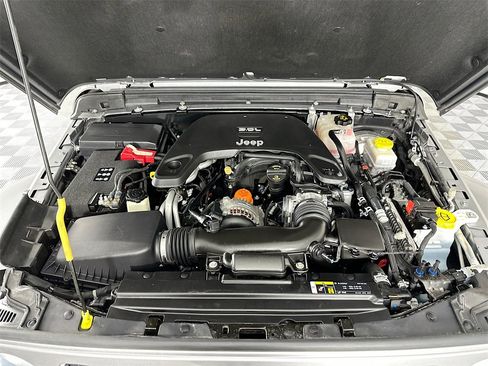 Used 2018 Jeep Wrangler Unlimited Sahara image 28