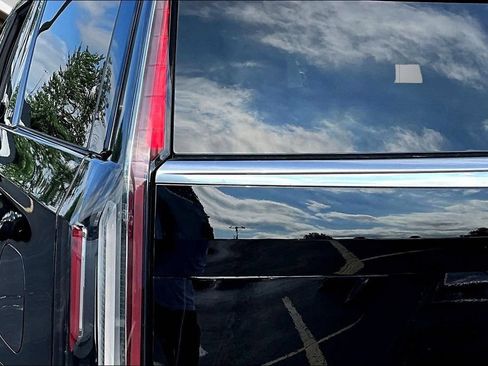 Certified 2023 Cadillac Escalade Premium Luxury w/ LPO, Floor Liner Package AWD/4WD image 23