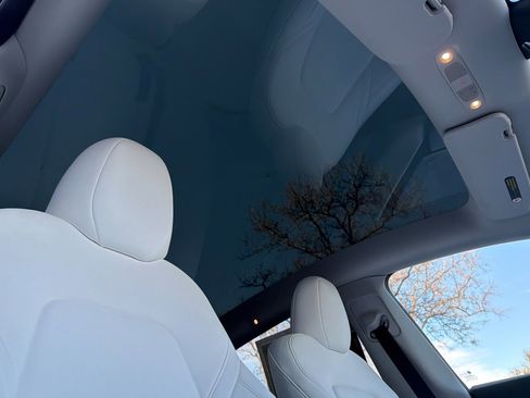 Used 2024 Tesla Model Y 2WD image 21