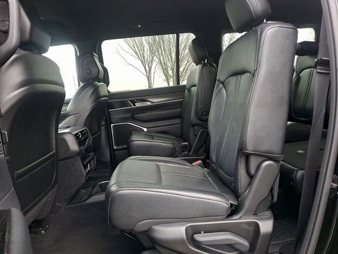 Used 2024 Jeep Wagoneer Series II image 10