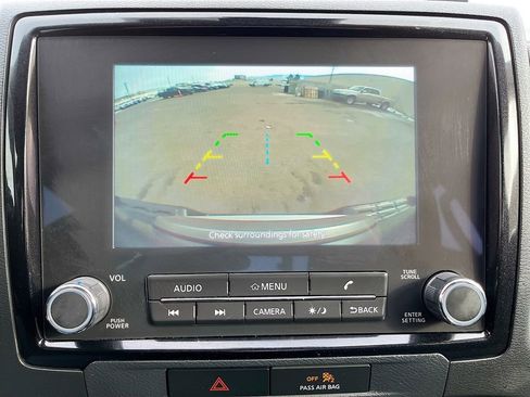 Used 2023 Nissan Frontier 4x4 Crew Cab image 13