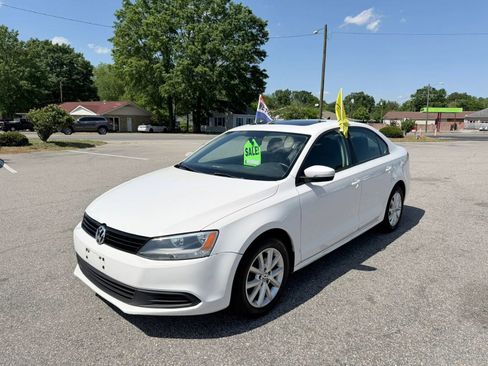 Used 2011 Volkswagen Jetta SE image 1