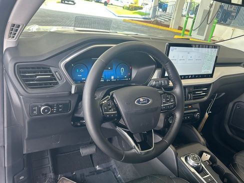 Certified 2024 Ford Escape SE w/ PHEV Premium Package image 36