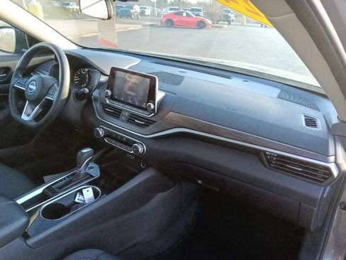 Used 2024 Nissan Altima 2.5 SV image 31