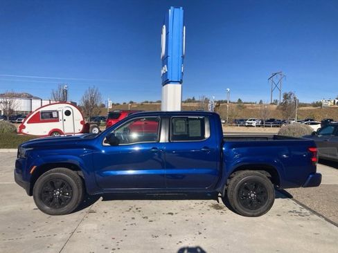 Used 2023 Nissan Frontier SV image 1