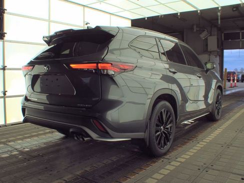 Used 2025 Toyota Highlander Limited image 7