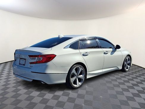 Used 2018 Honda Accord Touring image 9