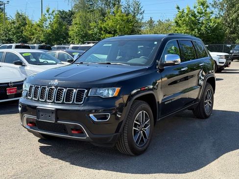 Used 2019 Jeep Grand Cherokee Limited w/ Trailer Tow Group IV AWD/4WD image 2