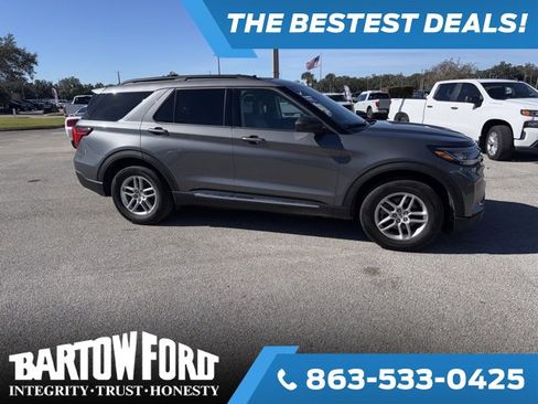 Used 2025 Ford Explorer Active w/ Active Comfort Package image 4