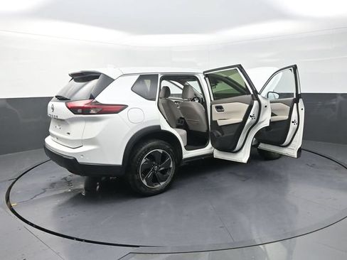 Used 2025 Nissan Rogue SV AWD/4WD image 45