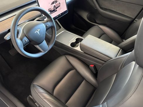 Used 2022 Tesla Model Y Long Range AWD/4WD image 4