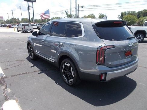 Used 2023 Kia Telluride EX w/ EX Captain's Chair Package image 5