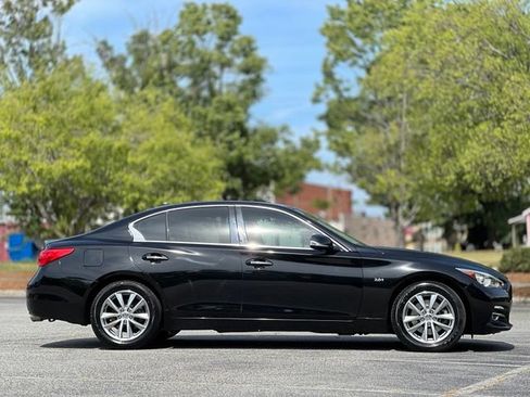 Used 2017 INFINITI Q50 2.0t w/ Moonroof Package RWD image 4