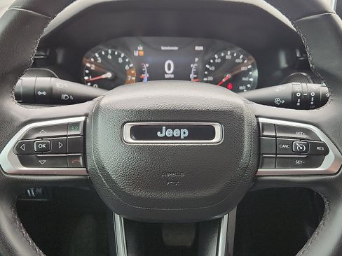 Used 2022 Jeep Compass Latitude image 19