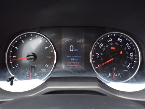 Used 2021 Toyota RAV4 LE AWD/4WD image 18