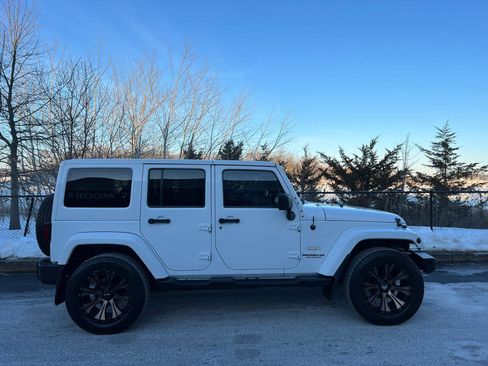 Used 2014 Jeep Wrangler Unlimited Sahara w/ Connectivity Group image 4