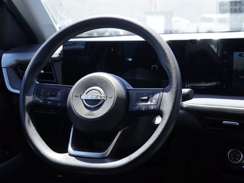 Used 2025 Nissan Kicks SV FWD image 29