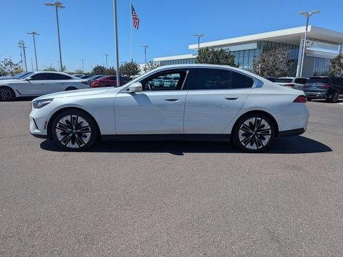 Used 2025 BMW 530i xDrive AWD/4WD image 10