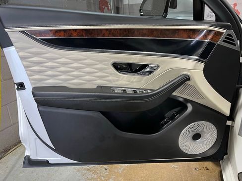 Used 2022 Bentley Flying Spur V8 image 27