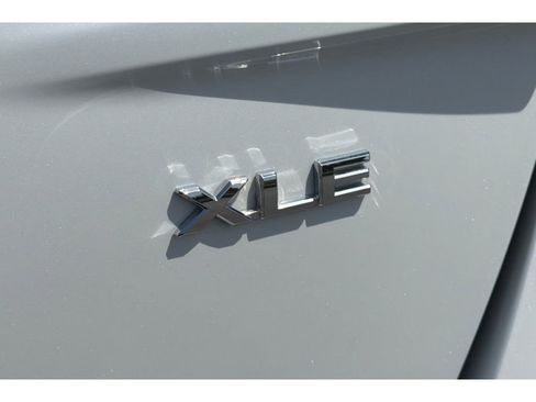 Used 2022 Toyota Prius Prime XLE FWD image 33