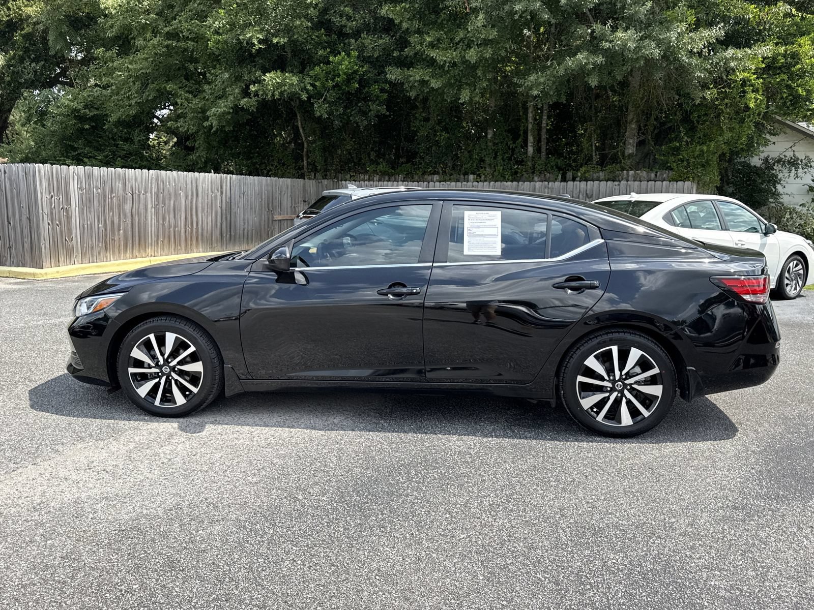 Used 2023 Nissan Sentra SV w/ SV Premium Package FWD image 2