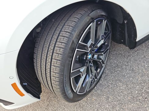 New 2026 BMW 550e xDrive w/ Executive Package AWD/4WD image 34