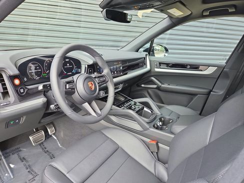 New 2026 Porsche Cayenne S image 4