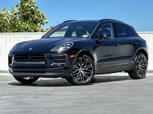 Used 2023 Porsche Macan AWD/4WD image 1