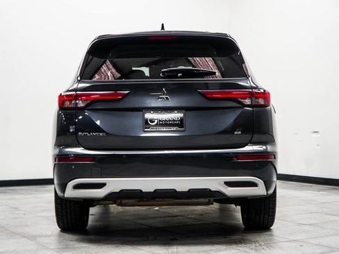 Used 2024 Mitsubishi Outlander SE image 12