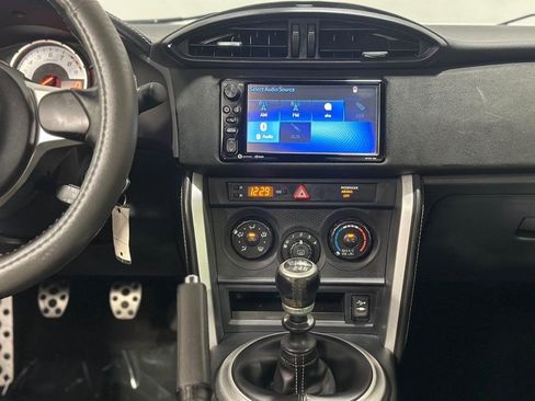 Used 2017 Toyota 86 RWD image 15