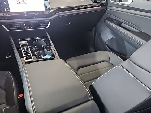 New 2026 Volkswagen Atlas Cross Sport SEL R-Line image 25