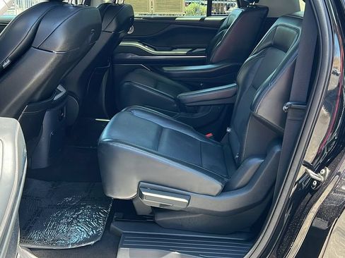 Certified 2025 Lincoln Navigator L Reserve AWD/4WD image 10